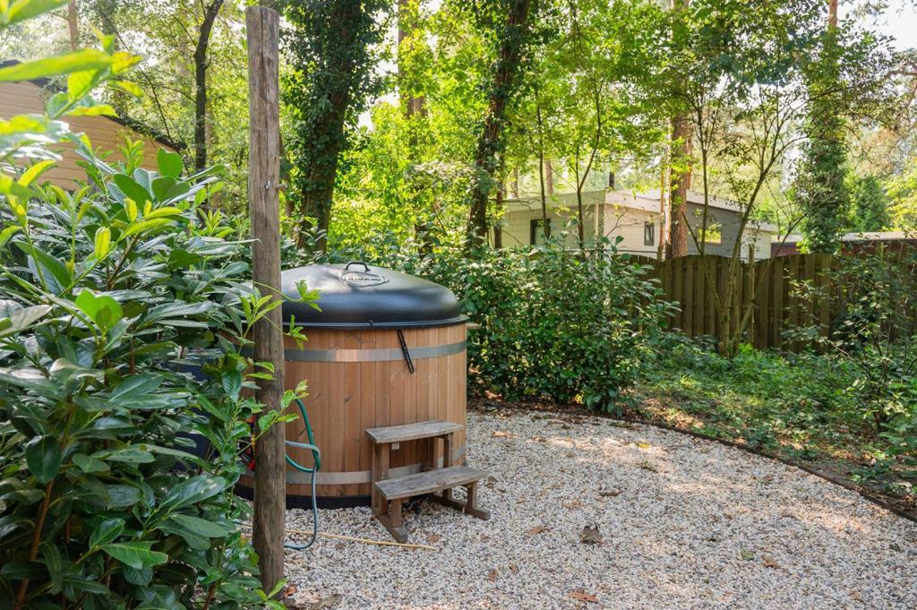 Forest Finest, Luxe Met Hot Tub Mooie Overkapping En Prachtige Tuin Met Veel Privacy Chalet Hoenderloo