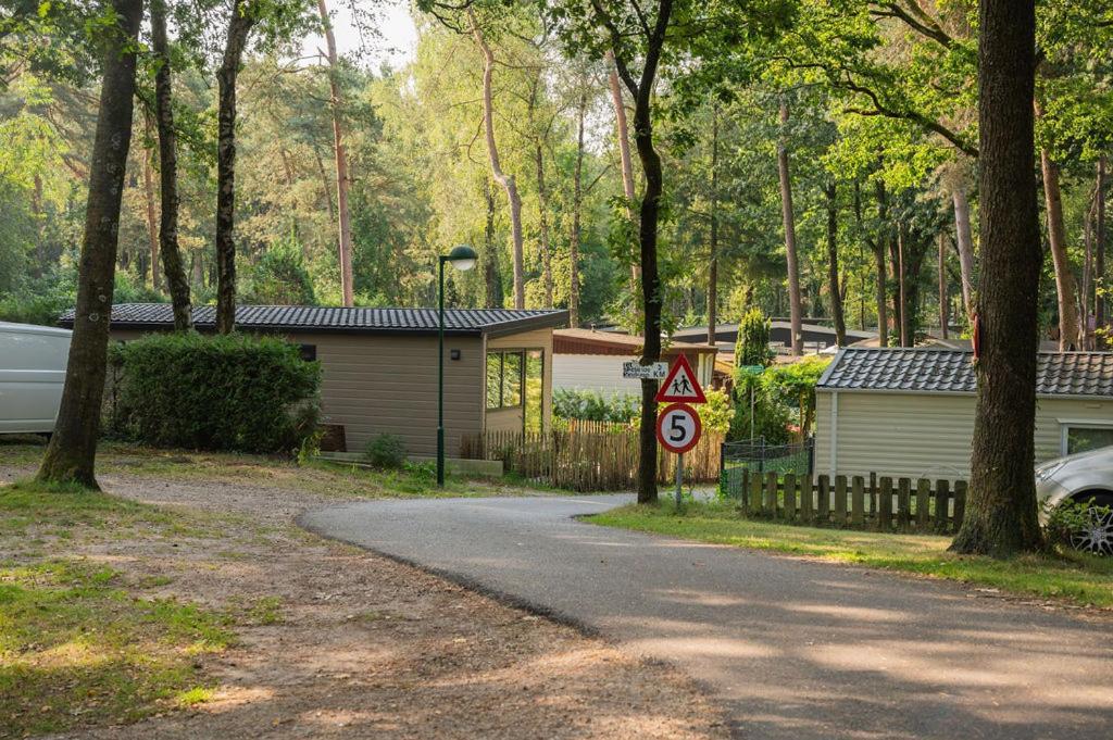 Forest Finest, Luxe Met Hot Tub Mooie Overkapping En Prachtige Tuin Met Veel Privacy Chalet Hoenderloo